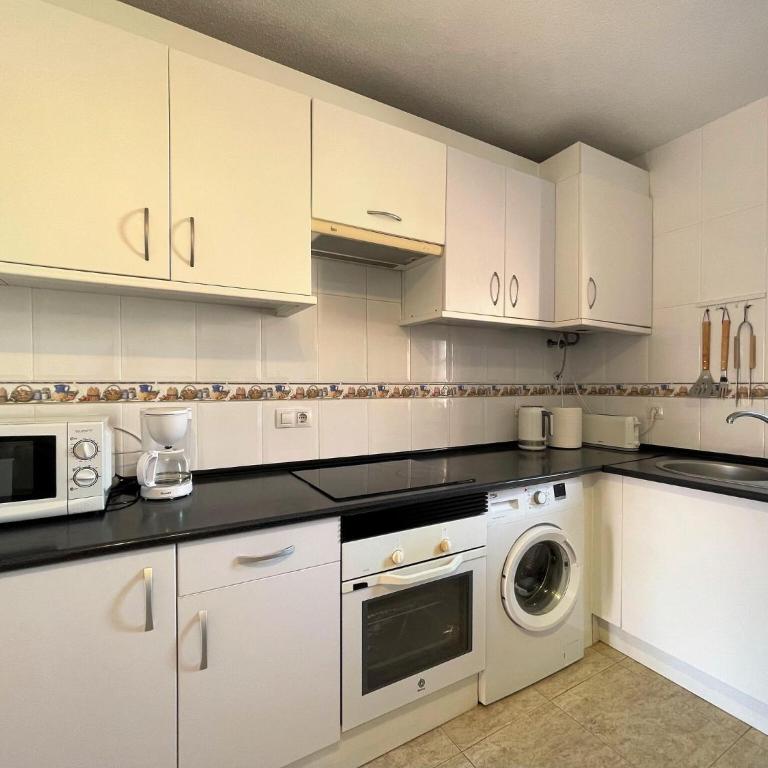 Coastal Family Apartment in Roquetas de Mar - One-Bedroom Apartment - 4
