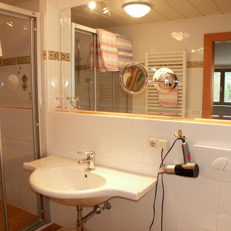 Hotel - Restaurant Gosauerhof - Classic Doppelzimmer mit Bergblick - 4