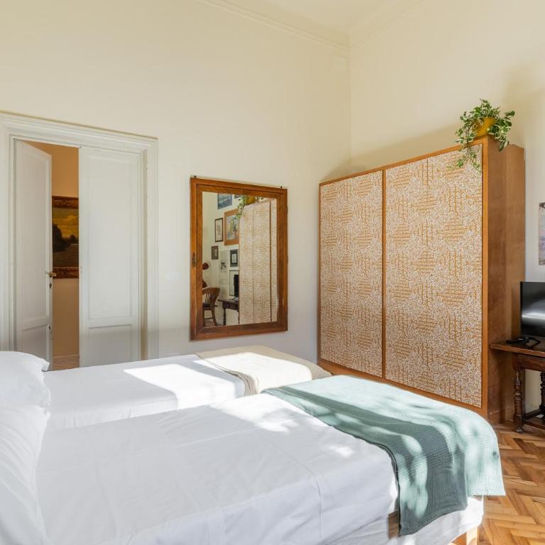 Italy Prestigious Guest House - Camera Matrimoniale/Doppia con Letti Singoli con Bagno Privato Esterno - 4