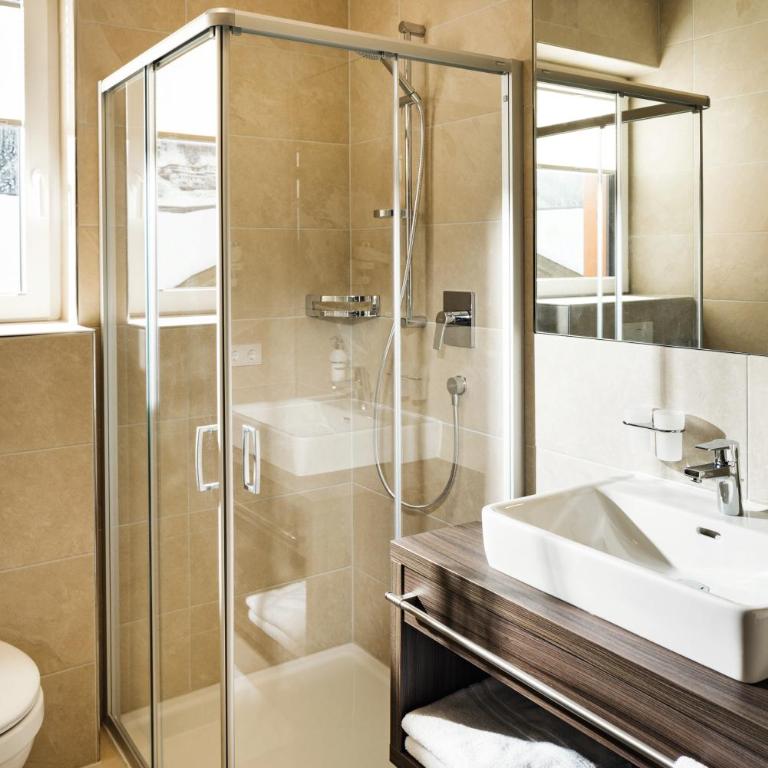 Lux Appartements - Apartment mit 3 Schlafzimmern und Balkon - 4