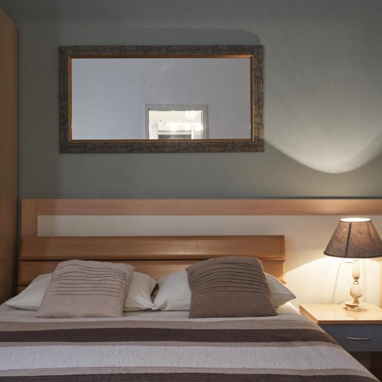 Pansion Rose - Triple Room - 4