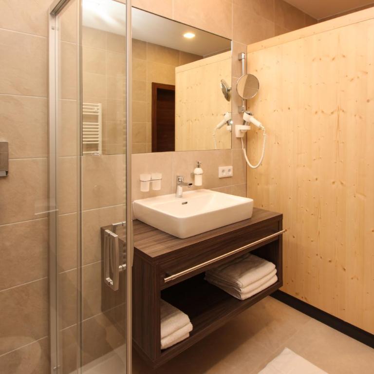 Lux Appartements - Apartment mit 2 Schlafzimmern und Balkon - 3