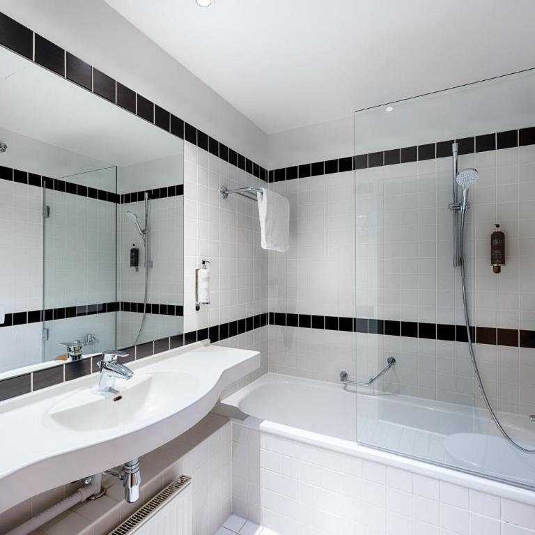 Premier Inn München City Ost - Triple family room - 5