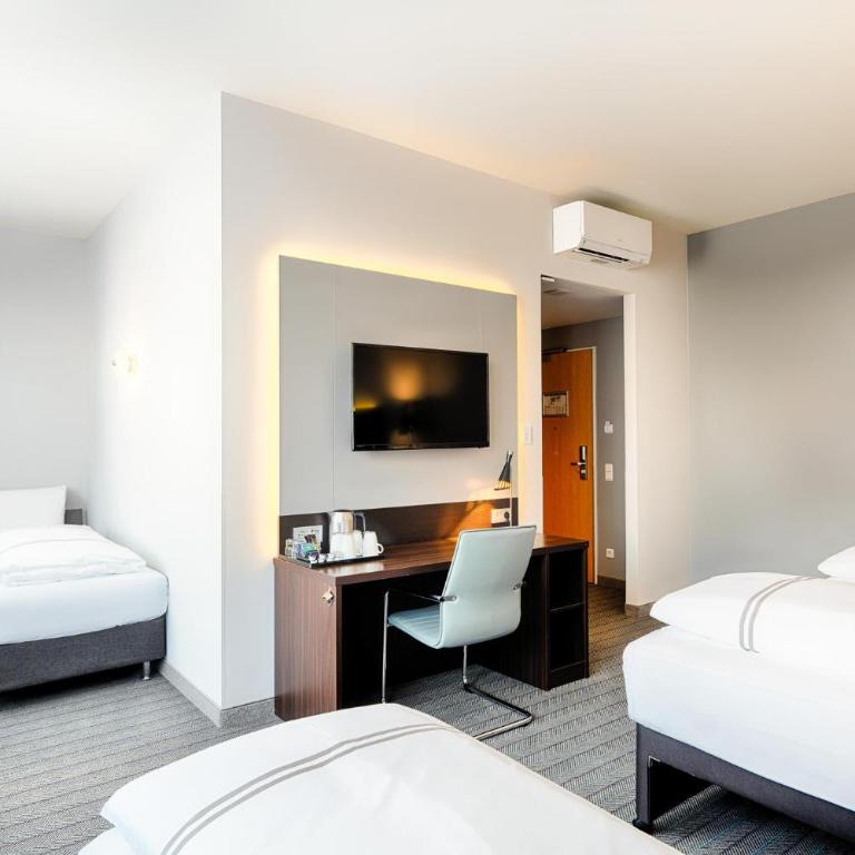 Premier Inn München City Ost - Quadruple Family Room - 7