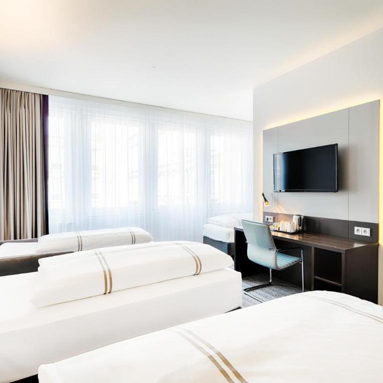 Premier Inn München City Ost - Quadruple Family Room - 8