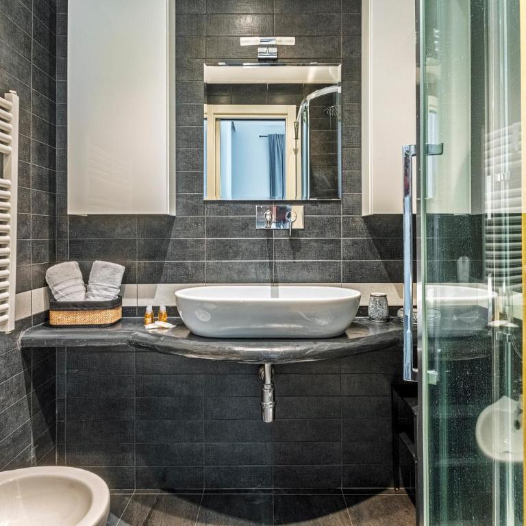 via Cagliero - Rifugio elegante vicino a Centrale - Appartamento con 3 Camere da Letto - 26