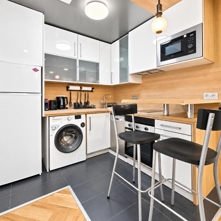 Lujo en Madrid Centro Plaza Mayor Wifi AC Exterior 4pax calle Almendro - Apartamento de 1 dormitorio - 4