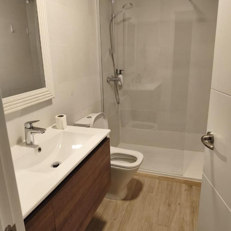 Duplex Carlota- 3-Bedroom Duplex for 6 with 3 Bathrooms and AC - Apartment - 2
