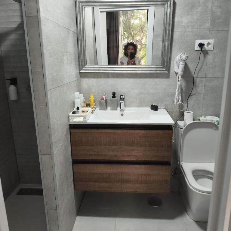 Duplex Carlota- 3-Bedroom Duplex for 6 with 3 Bathrooms and AC - Apartment - 3