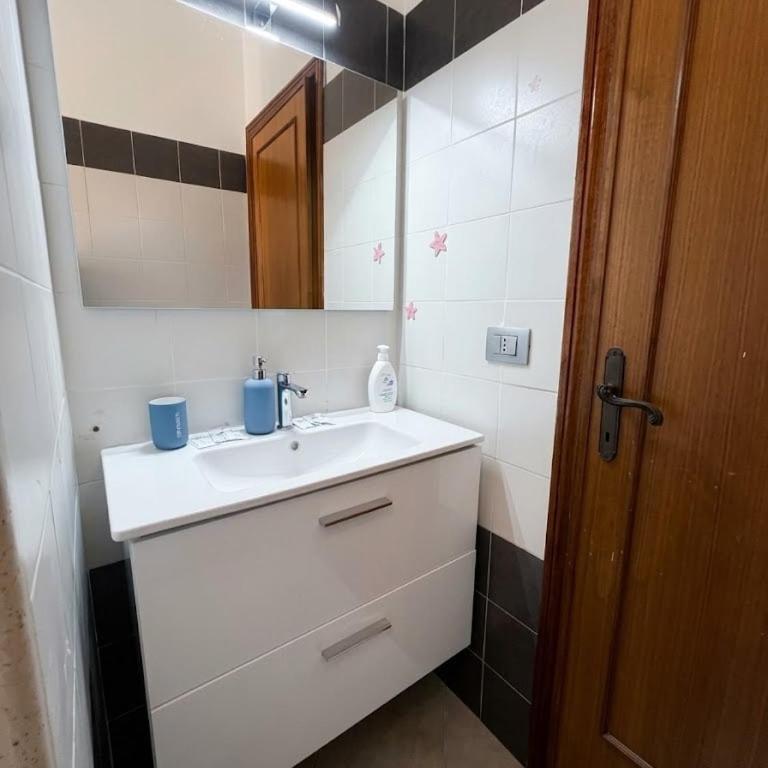 Castel House - 3 Bedrooms e 2 Bathrooms - AC, sleeps up to 6 - Appartamento con 3 Camere da Letto - 2