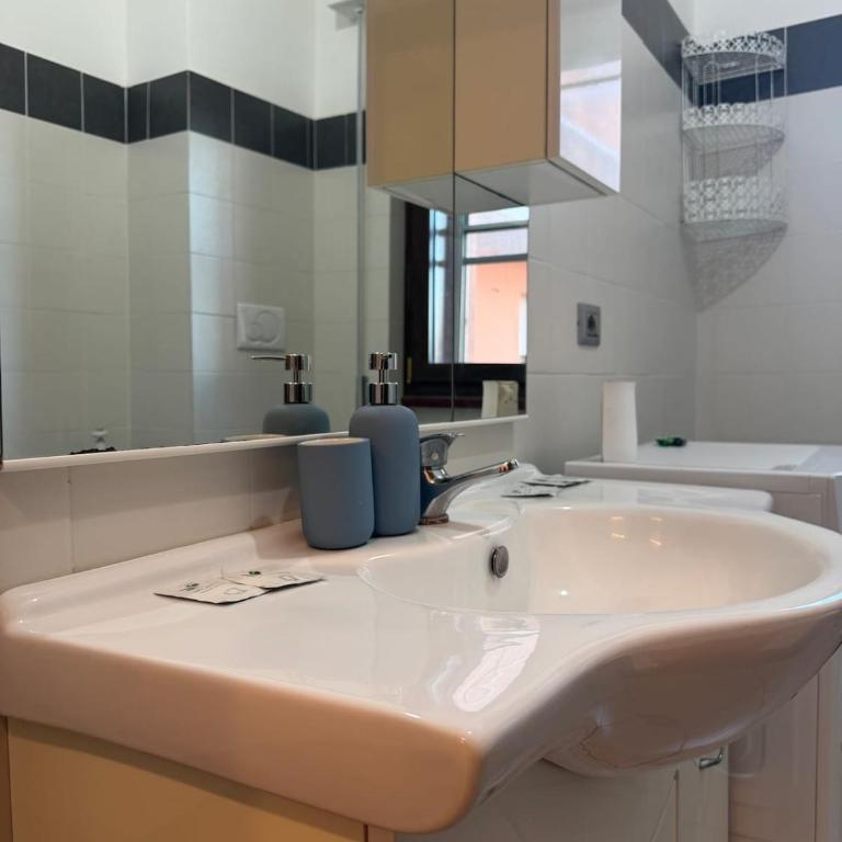 Castel House - 3 Bedrooms e 2 Bathrooms - AC, sleeps up to 6 - Appartamento con 3 Camere da Letto - 5