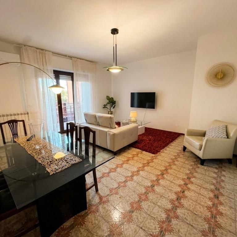 Castel House - 3 Bedrooms e 2 Bathrooms - AC, sleeps up to 6 - Appartamento con 3 Camere da Letto - 6
