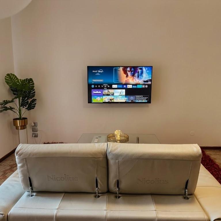 Castel House - 3 Bedrooms e 2 Bathrooms - AC, sleeps up to 6 - Appartamento con 3 Camere da Letto - 8
