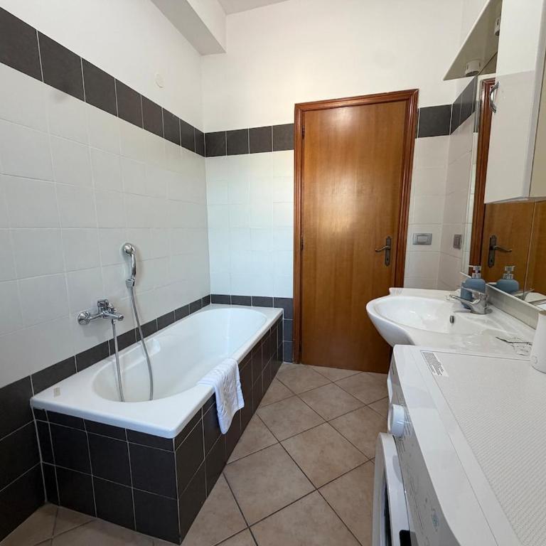 Castel House - 3 Bedrooms e 2 Bathrooms - AC, sleeps up to 6 - Appartamento con 3 Camere da Letto - 16