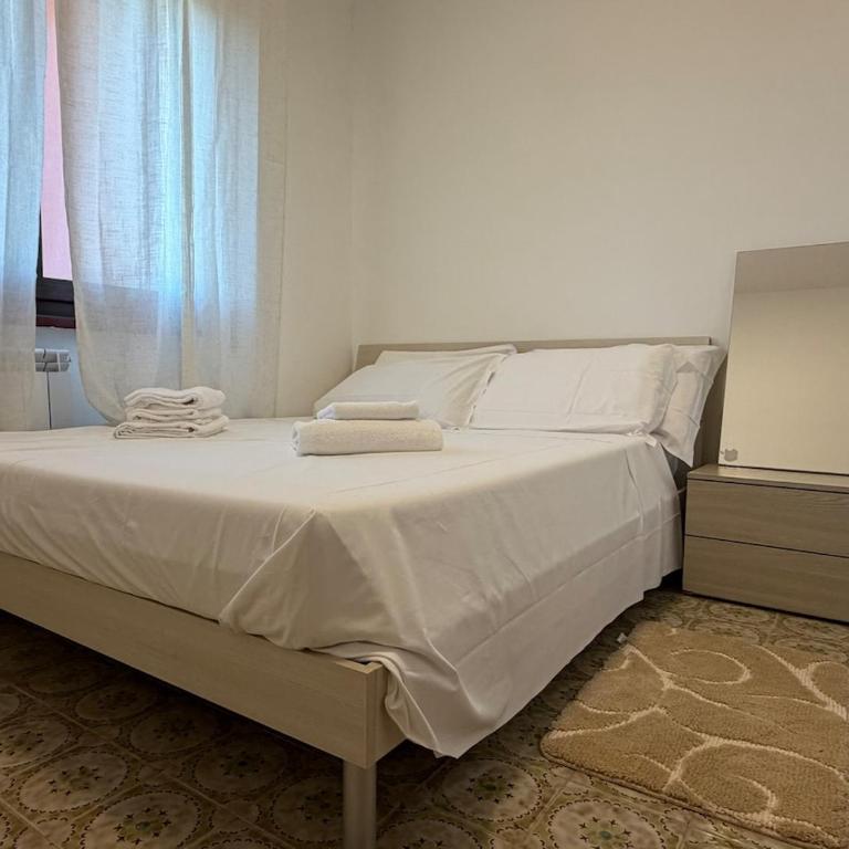 Castel House - 3 Bedrooms e 2 Bathrooms - AC, sleeps up to 6 - Appartamento con 3 Camere da Letto - 25
