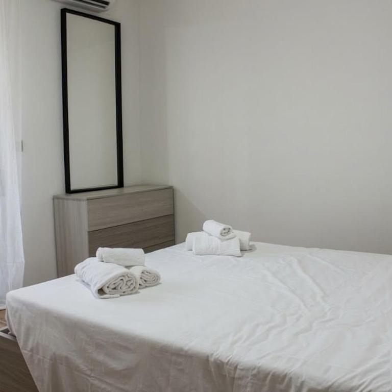 Castel House - 3 Bedrooms e 2 Bathrooms - AC, sleeps up to 6 - Appartamento con 3 Camere da Letto - 40