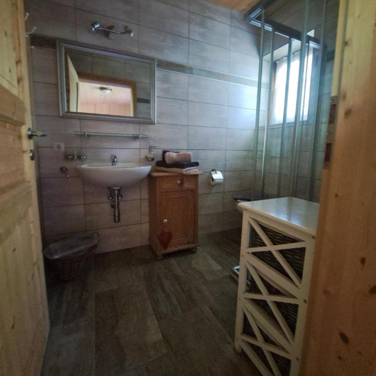 Bergpension Ebental - Habitación Triple con ducha - 5