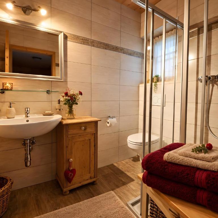 Bergpension Ebental - Habitación Triple con ducha - 4