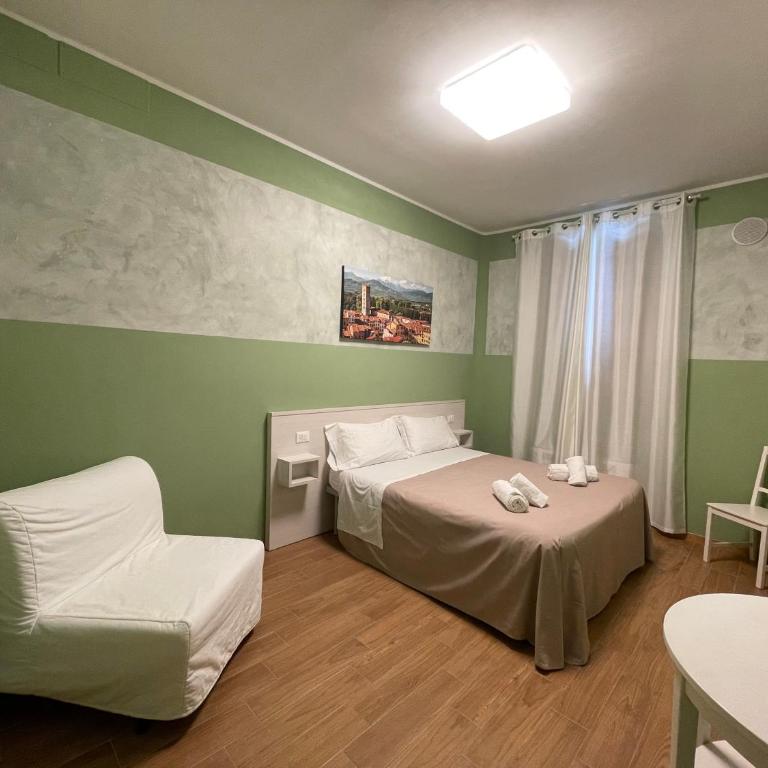 Affittacamere Rossi - Camera Familiare con Bagno Privato - 1