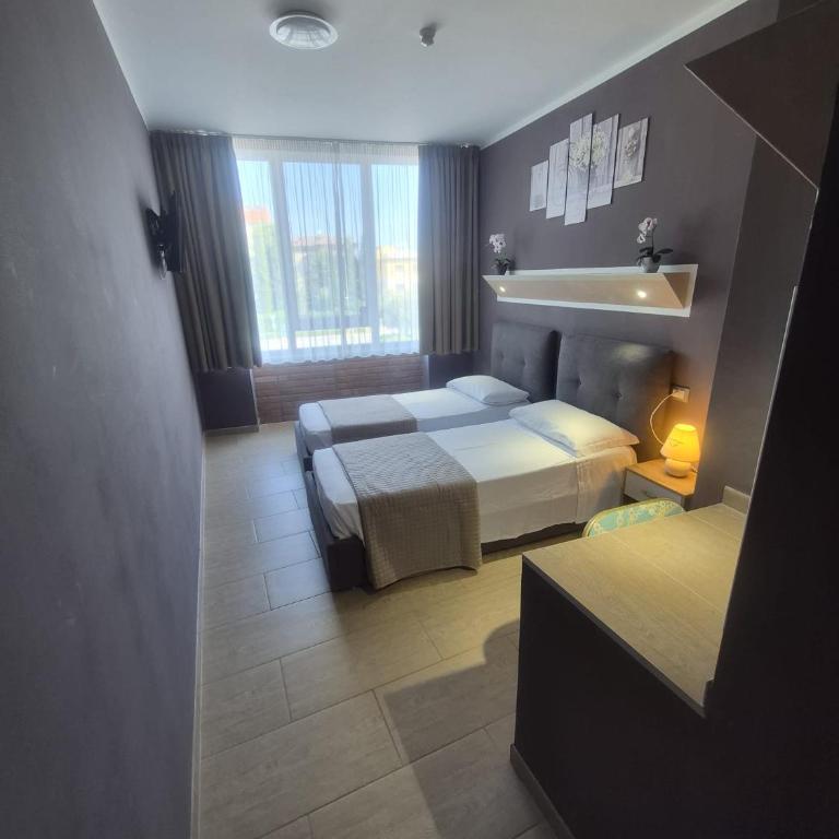 Atico Hotel - Camera Doppia con Letti Singoli con Vista Città - 2