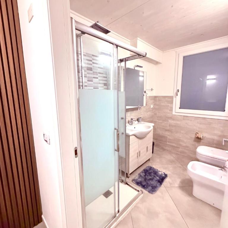 Ama Esclusive Spa & Cinema Centro - Camera Matrimoniale Deluxe con Vasca - 11