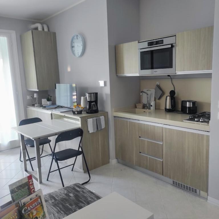 AP SUITE Appartamento Vista Lago di Garda con Piscina e Garage - Appartamento con 1 Camera da Letto - 15