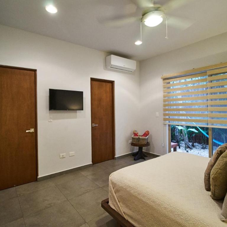 Boho Chic poolside Condo 7 min to the Beach & Town - Apartamento - 23