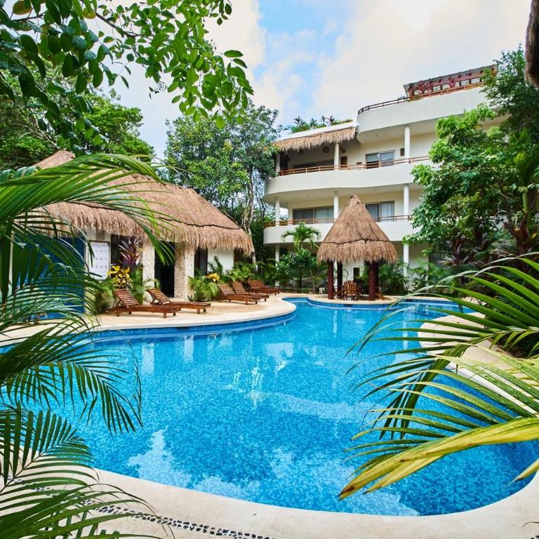 Boho Chic poolside Condo 7 min to the Beach & Town - Apartamento - 4