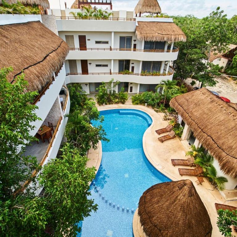 Boho Chic poolside Condo 7 min to the Beach & Town - Apartamento - 33