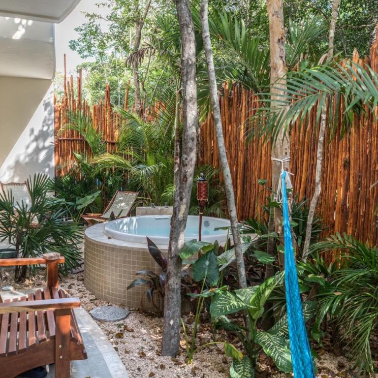 Boho Chic poolside Condo 7 min to the Beach & Town - Apartamento - 28