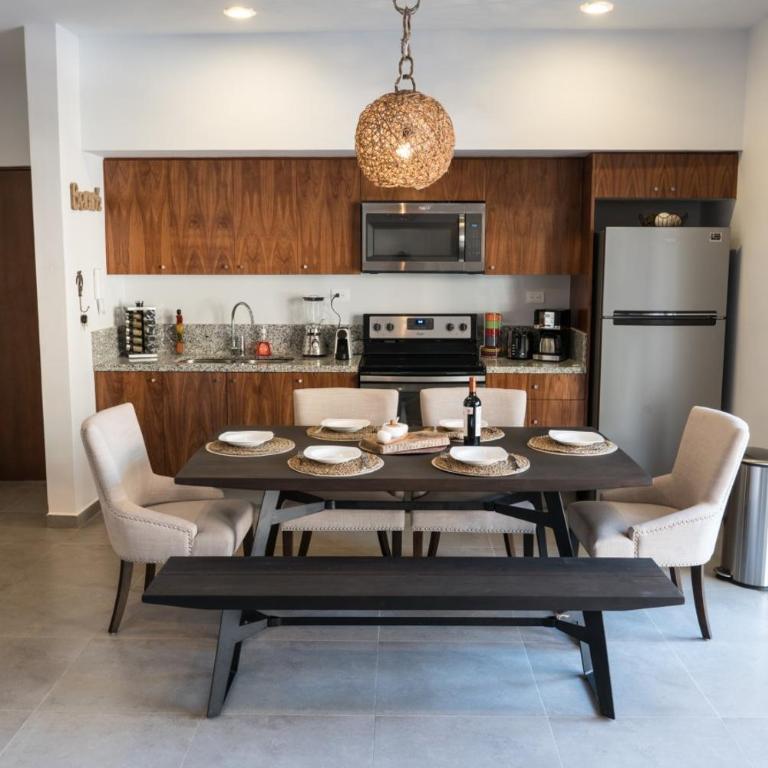 Boho Chic poolside Condo 7 min to the Beach & Town - Apartamento - 7