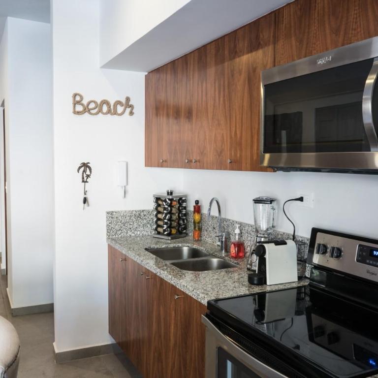 Boho Chic poolside Condo 7 min to the Beach & Town - Apartamento - 10