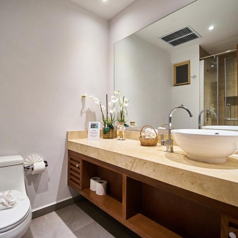 Boho Chic poolside Condo 7 min to the Beach & Town - Apartamento - 20