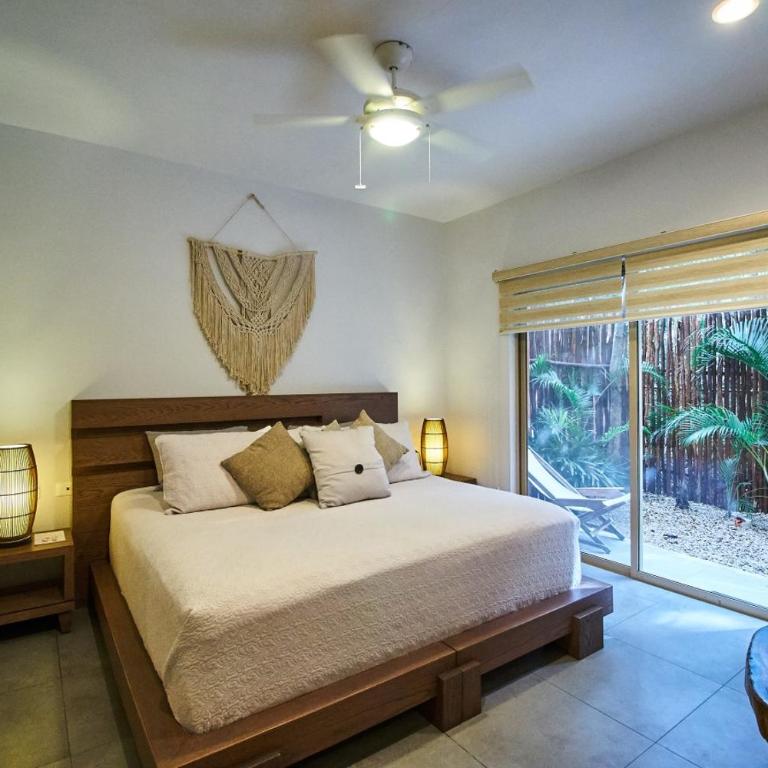 Boho Chic poolside Condo 7 min to the Beach & Town - Apartamento - 3