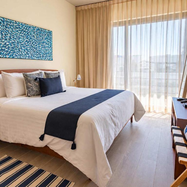 The Boat Luxury 1BR w Rooftop Pool 200m to Beach - Apartment - 1