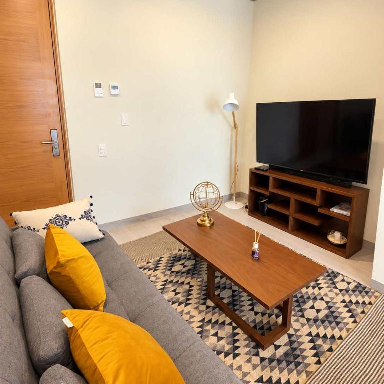 The Boat Luxury 1BR w Rooftop Pool 200m to Beach - Apartment - 4