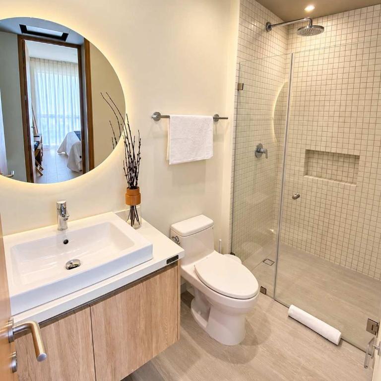The Boat Luxury 1BR w Rooftop Pool 200m to Beach - Apartment - 5