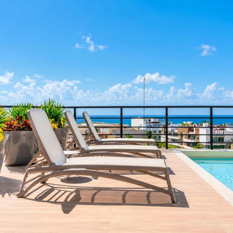 The Boat Luxury 1BR w Rooftop Pool 200m to Beach - Apartment - 7