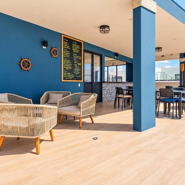 The Boat Luxury 1BR w Rooftop Pool 200m to Beach - Apartment - 12