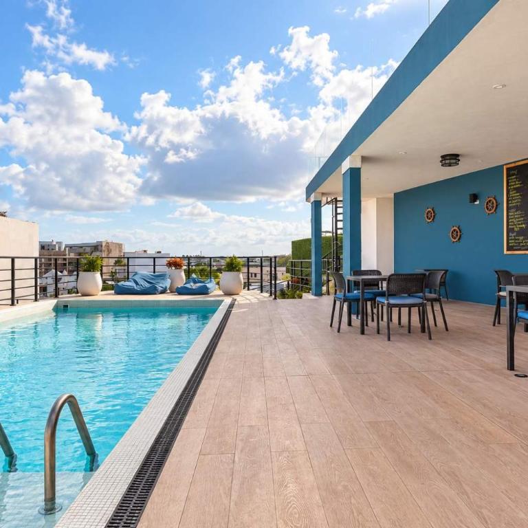 The Boat Luxury 1BR w Rooftop Pool 200m to Beach - Apartment - 13