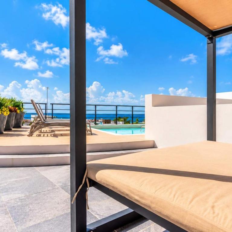 The Boat Luxury 1BR w Rooftop Pool 200m to Beach - Apartment - 14