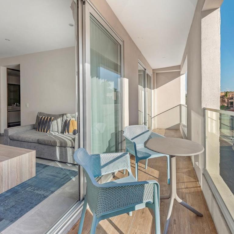 Luxury 2BR Condo with Rooftop Pools near 5th Avenue - Apartment - 1