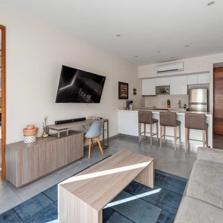 Luxury 2BR Condo with Rooftop Pools near 5th Avenue - Apartment - 3