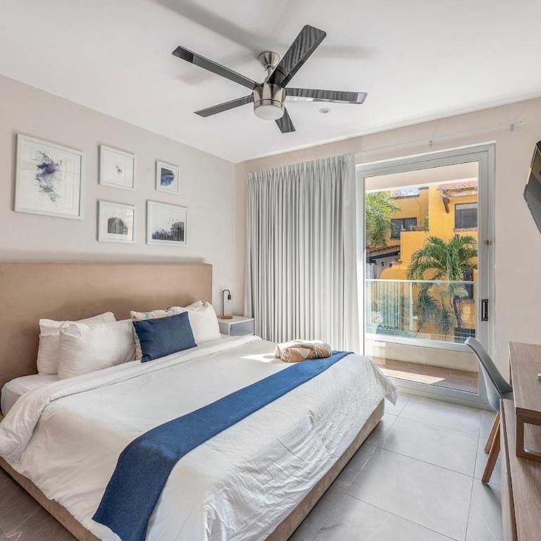 Luxury 2BR Condo with Rooftop Pools near 5th Avenue - Apartment - 2