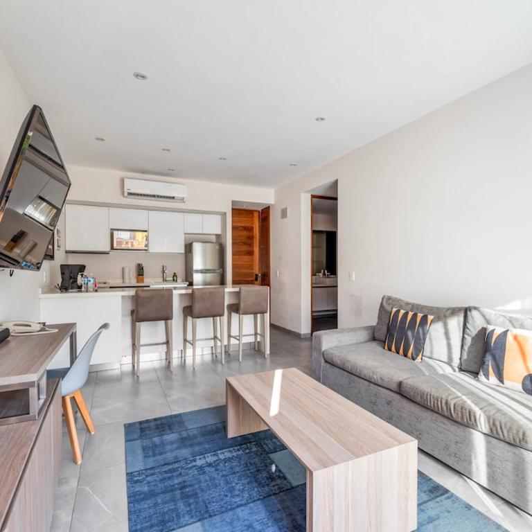 Luxury 2BR Condo with Rooftop Pools near 5th Avenue - Apartment - 4