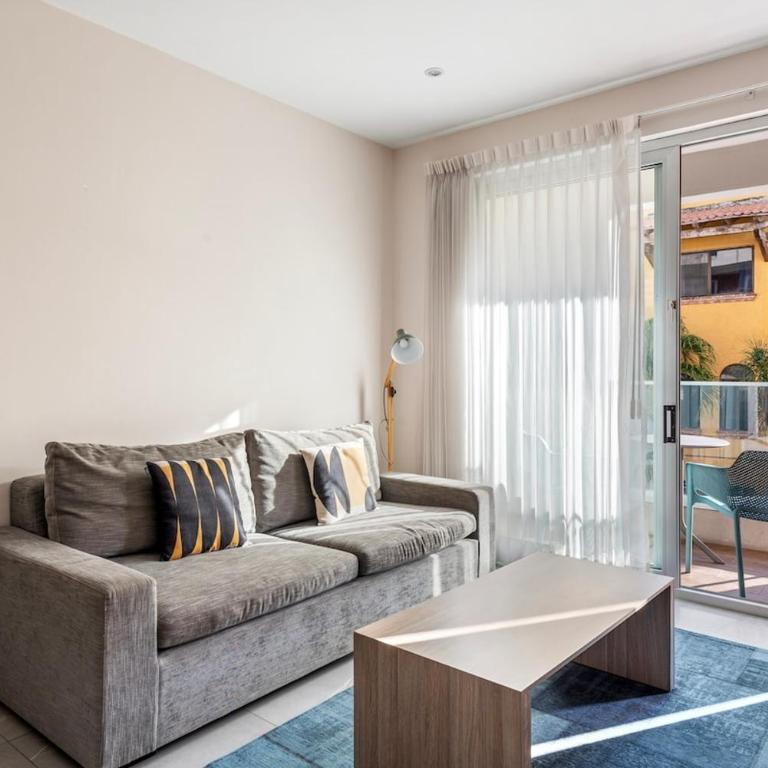 Luxury 2BR Condo with Rooftop Pools near 5th Avenue - Apartment - 6