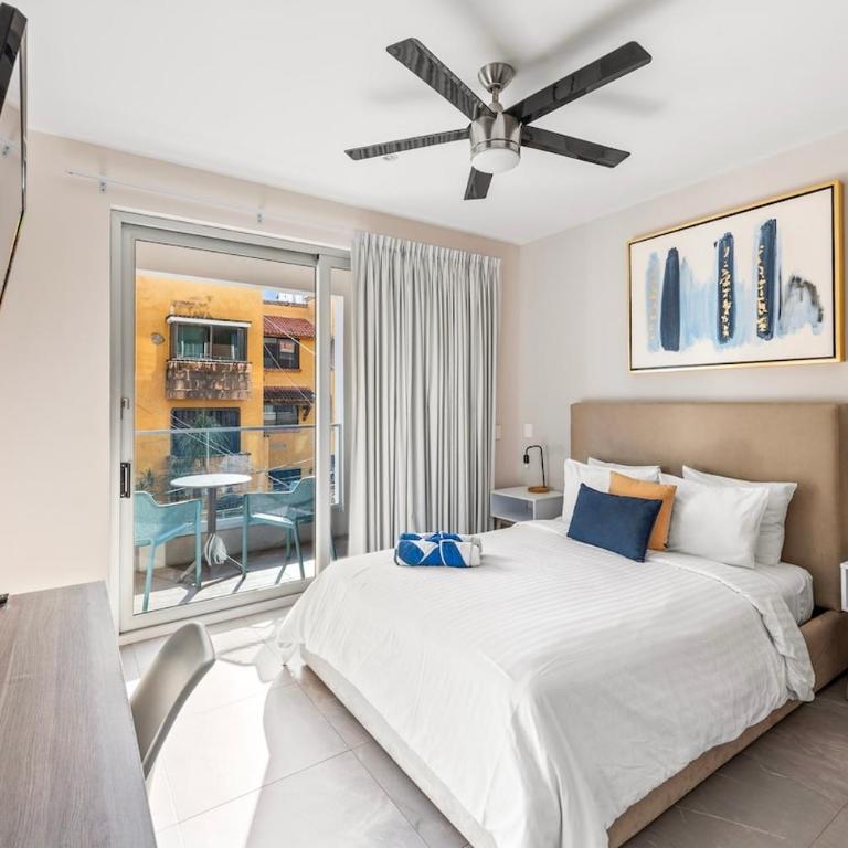 Luxury 2BR Condo with Rooftop Pools near 5th Avenue - Apartment - 5