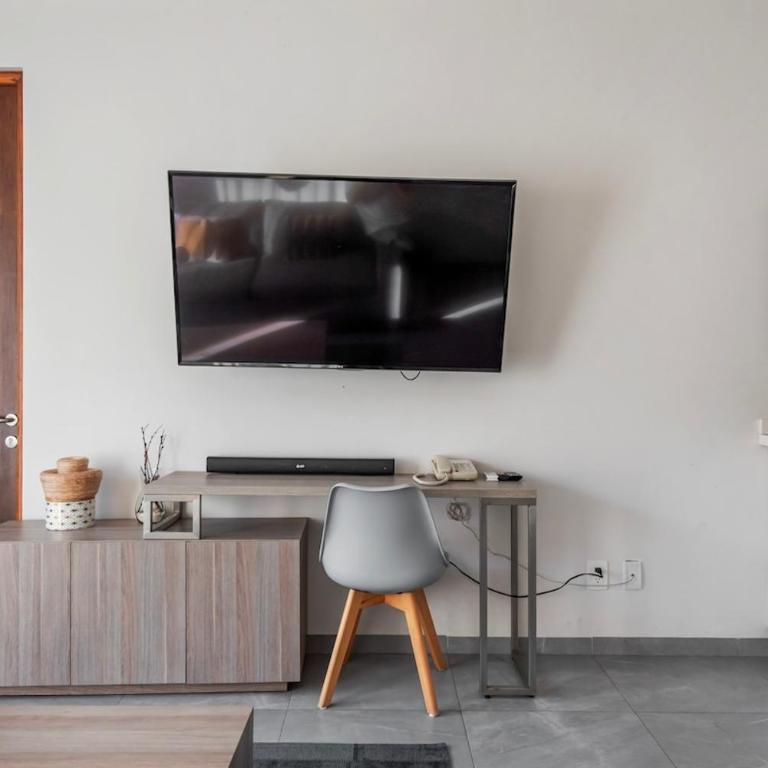 Luxury 2BR Condo with Rooftop Pools near 5th Avenue - Apartment - 9