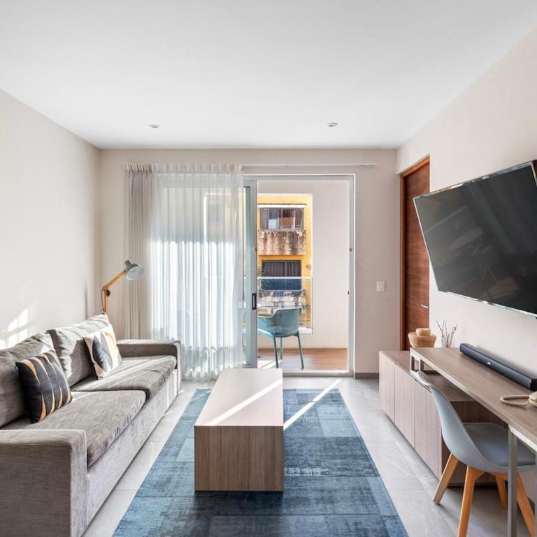 Luxury 2BR Condo with Rooftop Pools near 5th Avenue - Apartment - 12