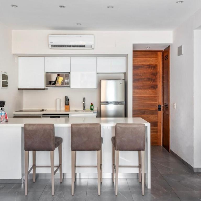 Luxury 2BR Condo with Rooftop Pools near 5th Avenue - Apartment - 14